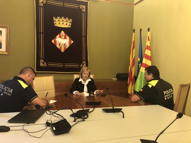 L'alcaldessa de les Borges, Núria Palau, en una reunió amb representants de la Policia Local per abordar les solucions a la manca de seguretat